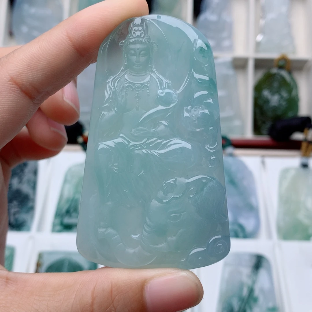 翡翠未镶嵌颈饰*