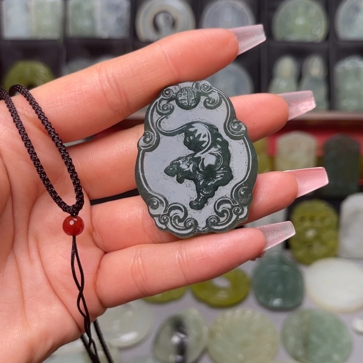 岫玉未镶嵌吊坠(赠链)