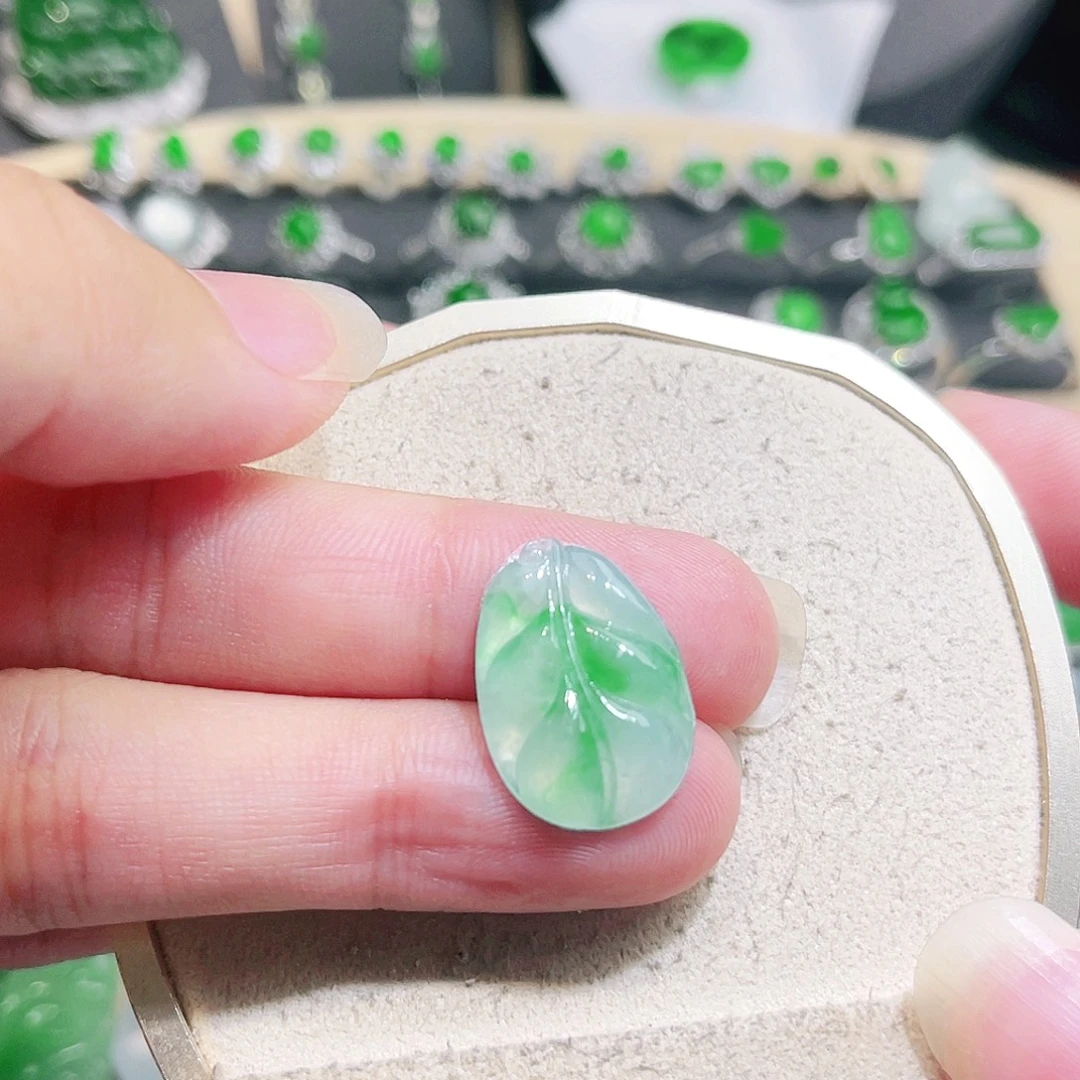 未镶嵌挂件翡翠裸石