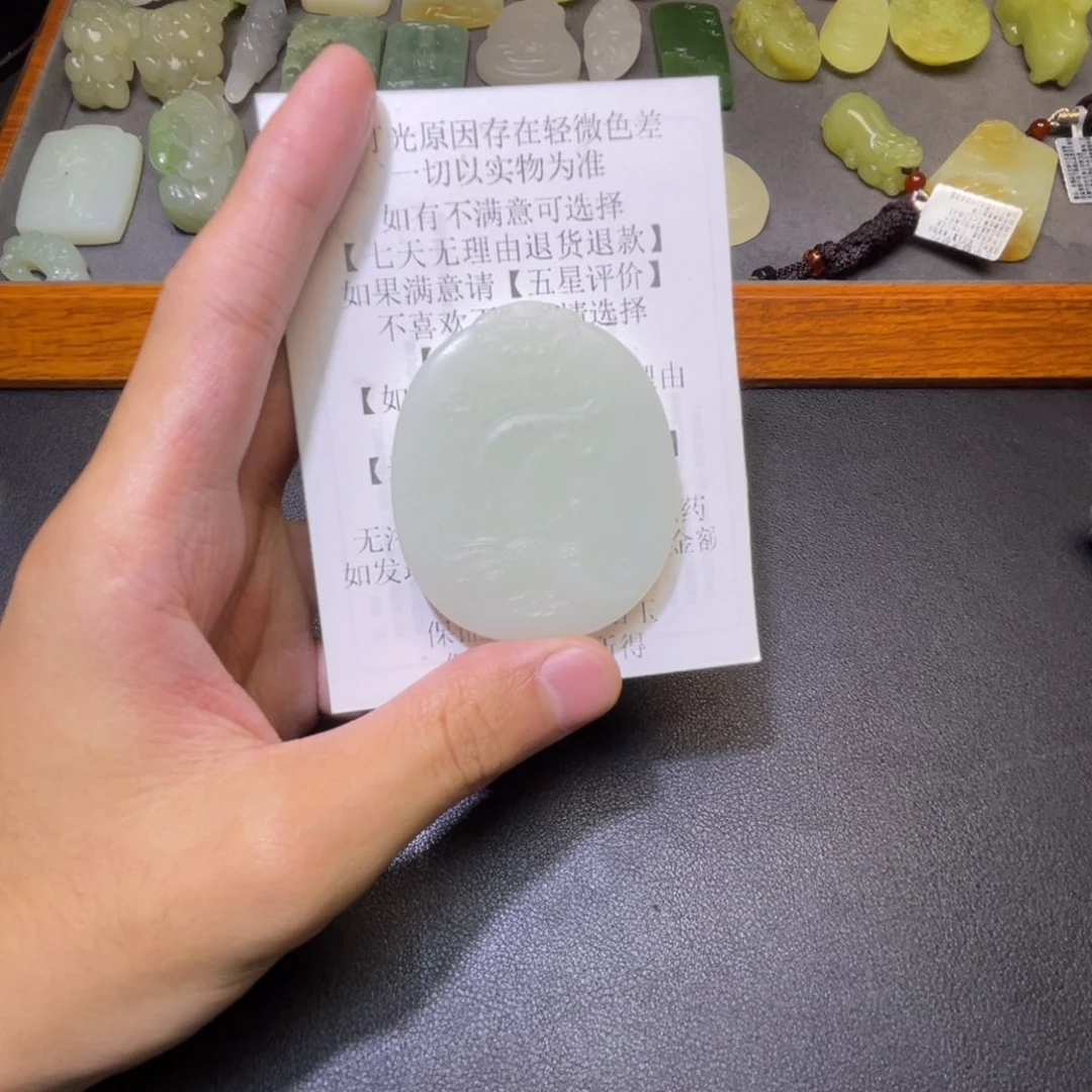 羽***毛颈饰未镶嵌和田玉
