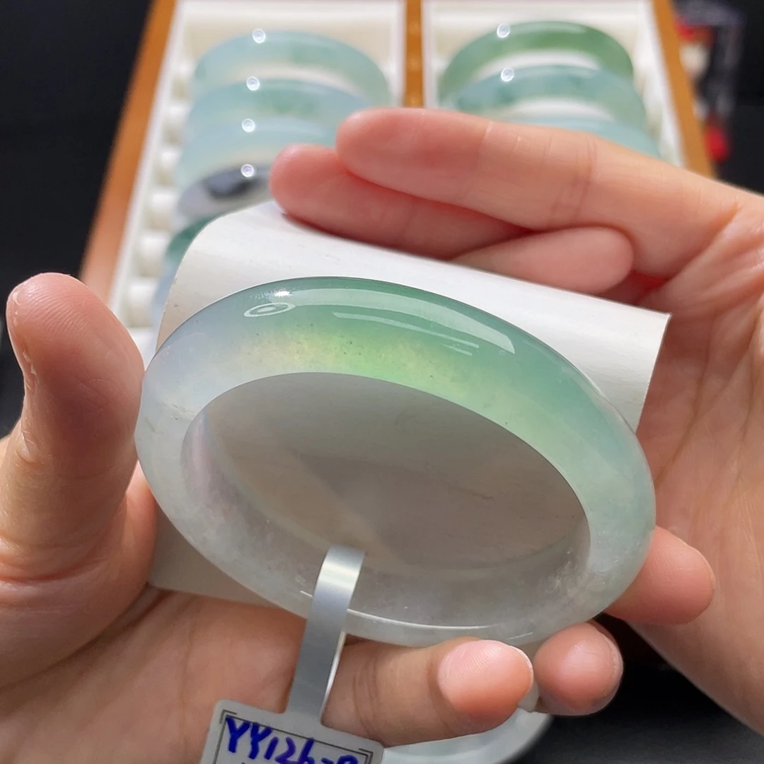 翡翠未镶嵌手镯52.5贵妃冰绿～西湖龙井