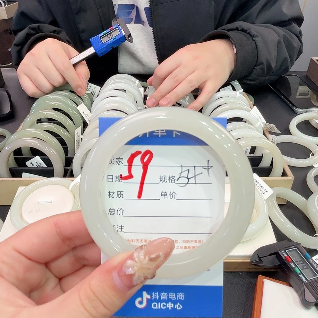 和田玉手镯未镶嵌?***.