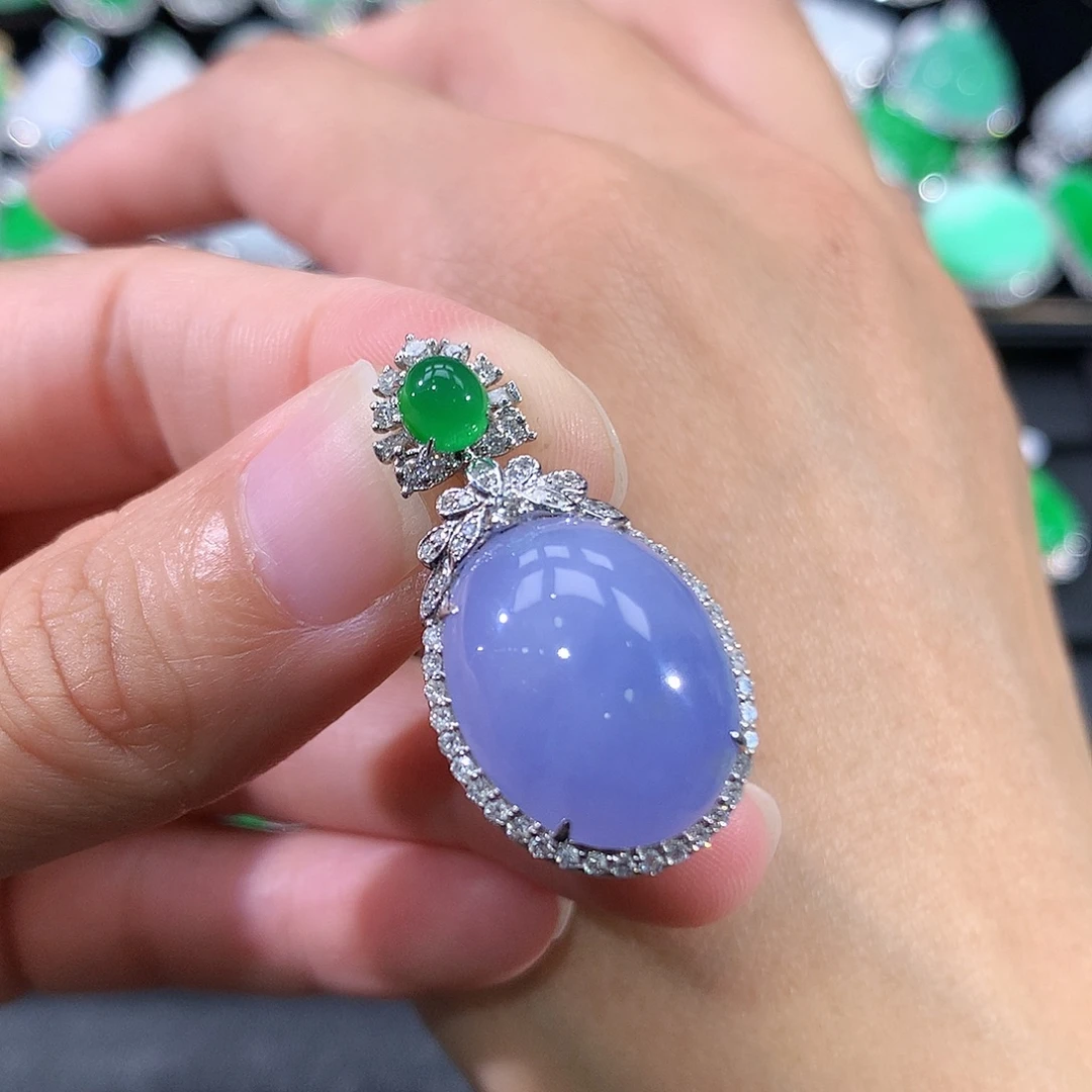 翡翠18K金镶嵌颈饰