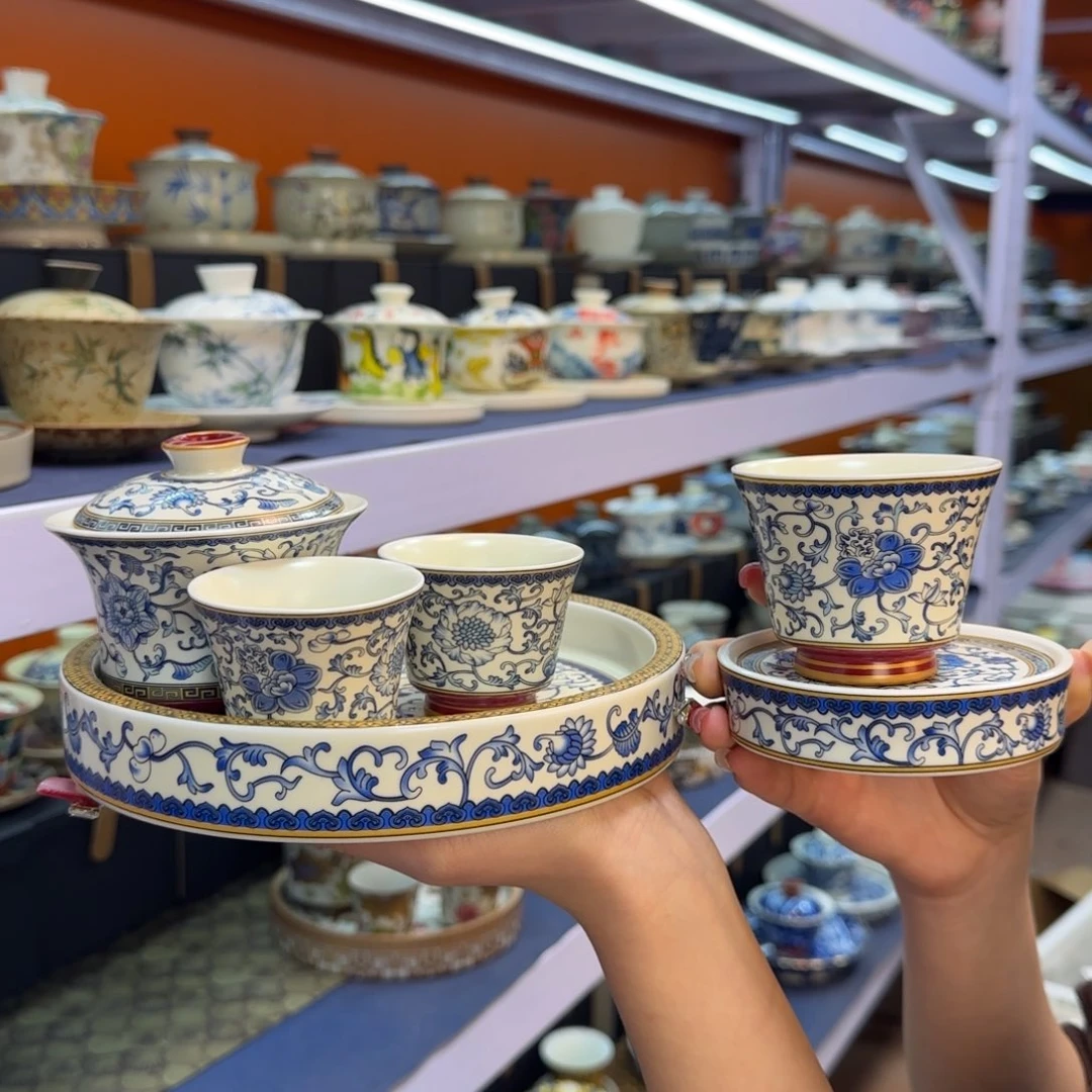 我在外面吃饭呢你在哪