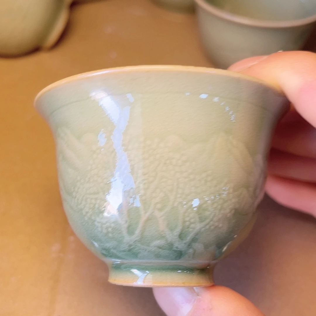 瓷微瑕山水铃铛杯 1 只