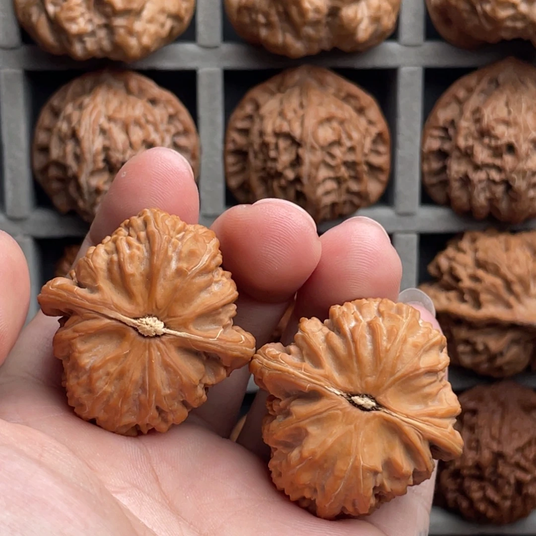 墨***ง核桃把件37无修三角白单只微微黄尖