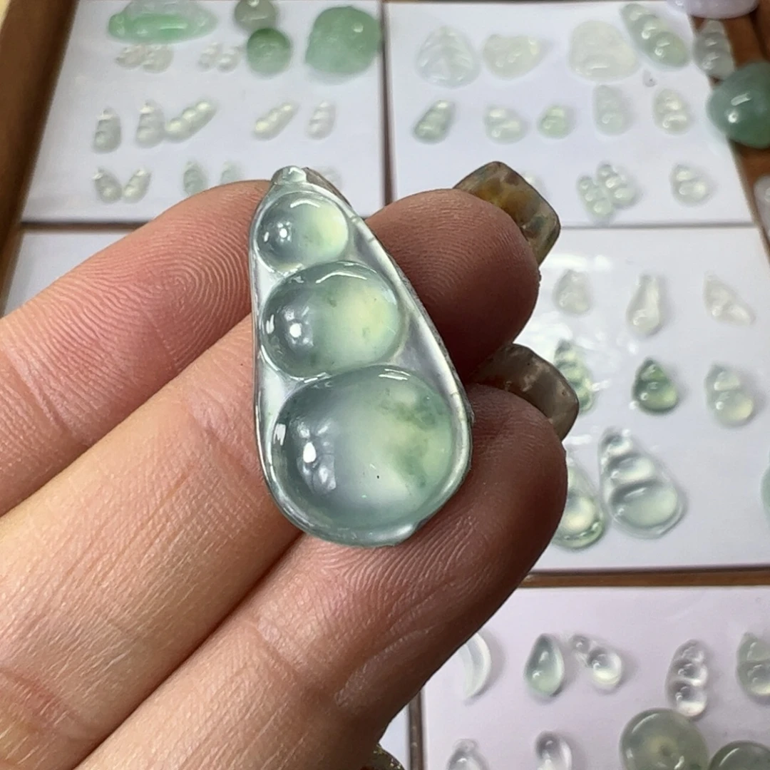 翡翠未镶嵌颈饰缅料翡翠飘花豆子