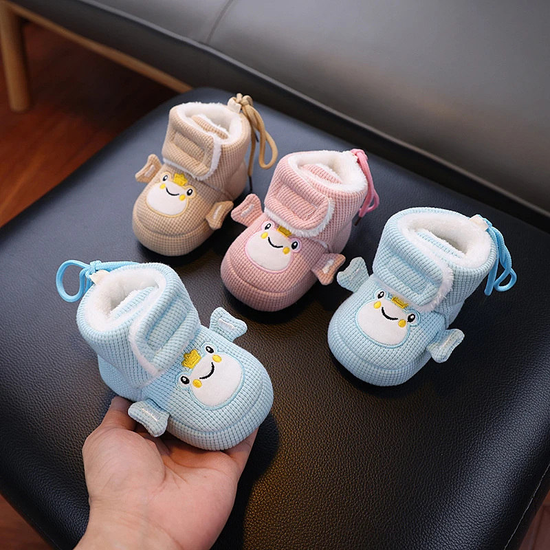 新生儿棉靴秋冬加绒加厚防滑学步鞋子不掉卡通青蛙软底保暖棉鞋