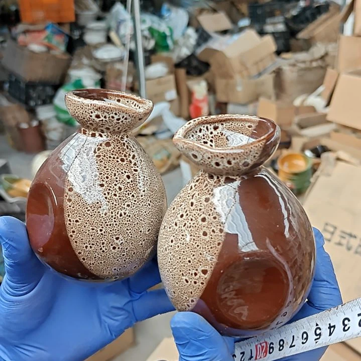 瓷片盘子碗茶壶啥都有