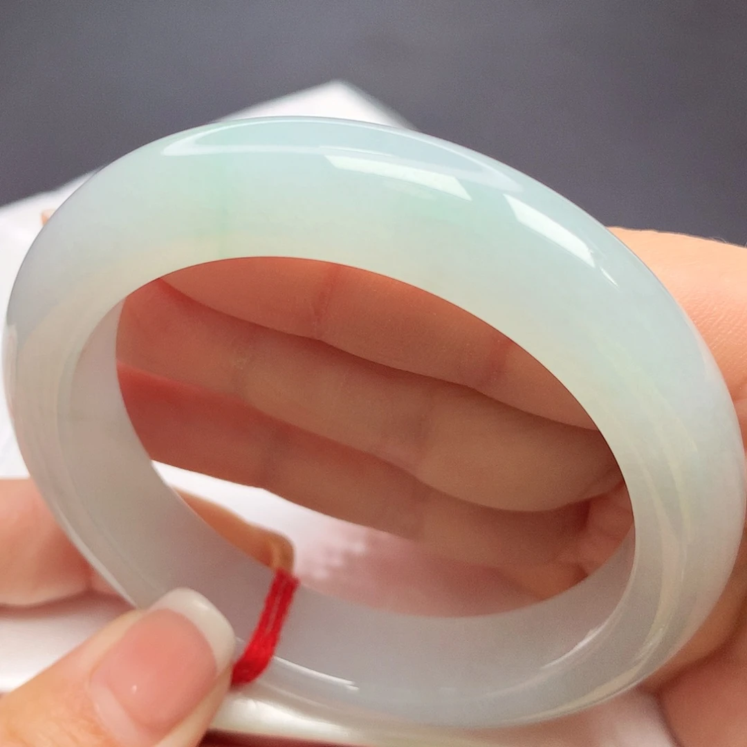 翡翠手镯未镶嵌l n n n n n n n m n