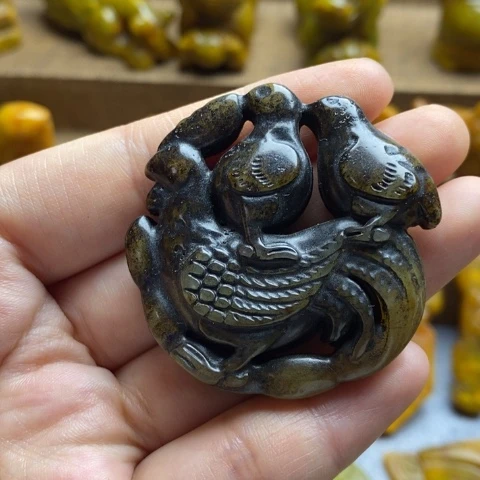 蛇纹石玉未镶嵌颈饰97