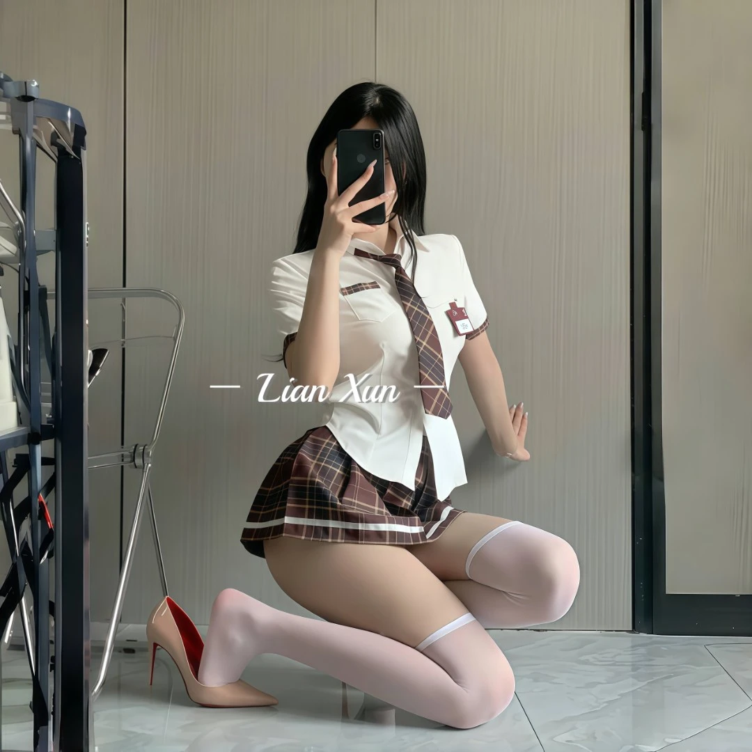 「LX」大码jk制服日系性感包臀睡衣女学院风战袍格子百褶裙纯欲睡裙