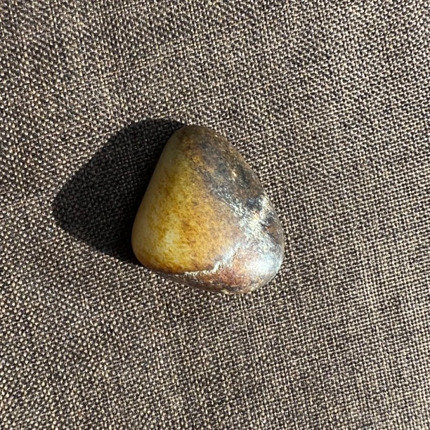 新疆和田玉原石秋梨皮吊坠