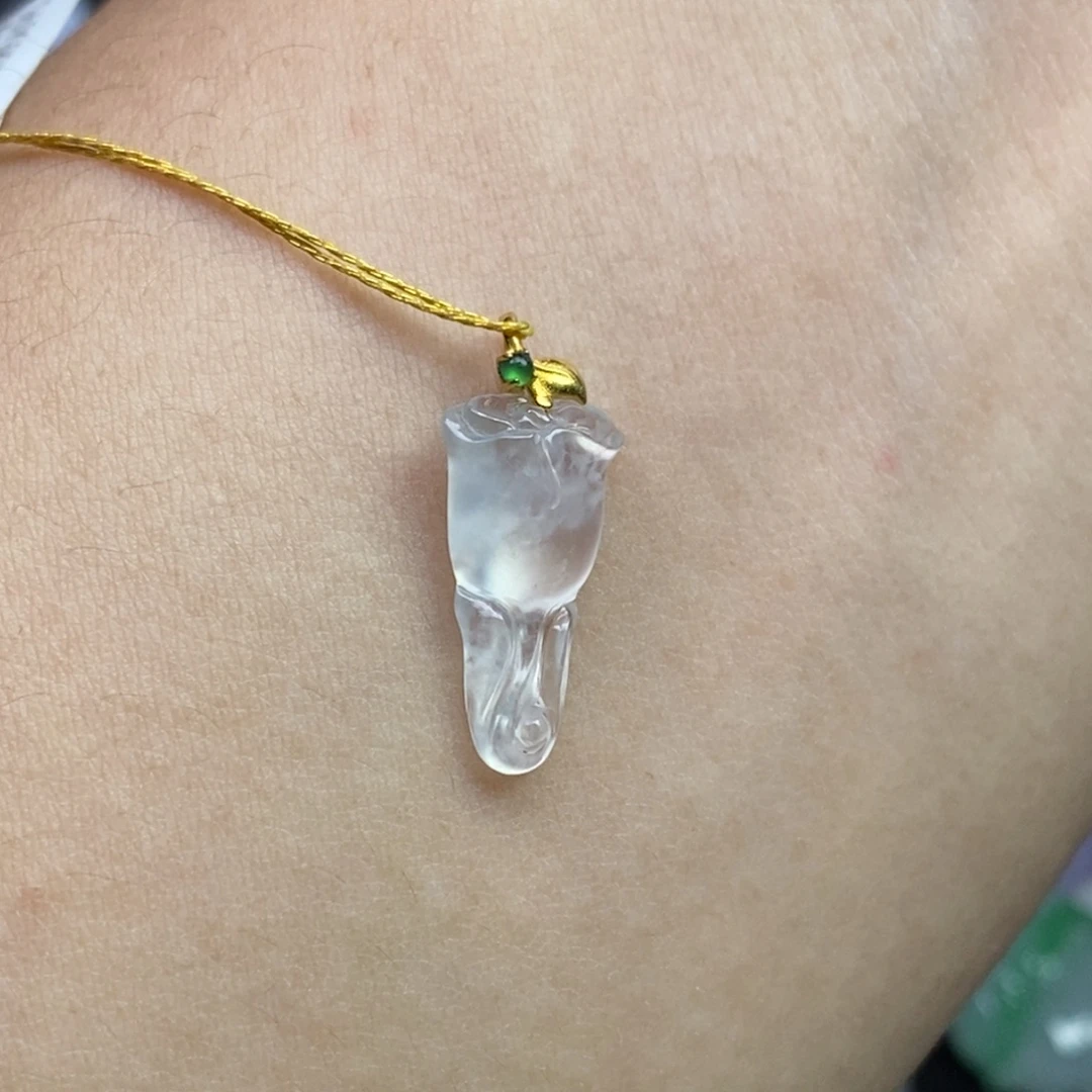 翡翠18K金镶嵌颈饰玫瑰花