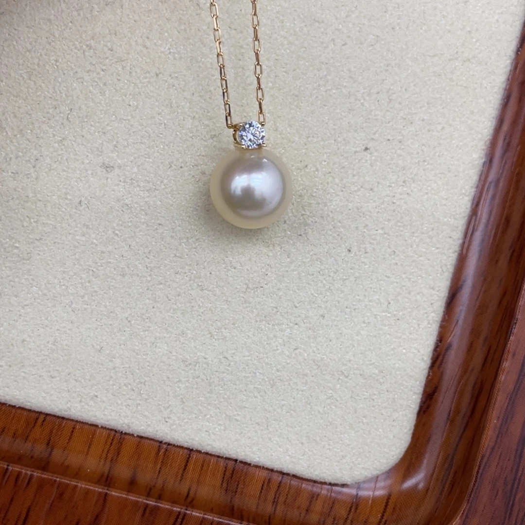 18K金镶嵌海水珍珠吊坠(赠链)