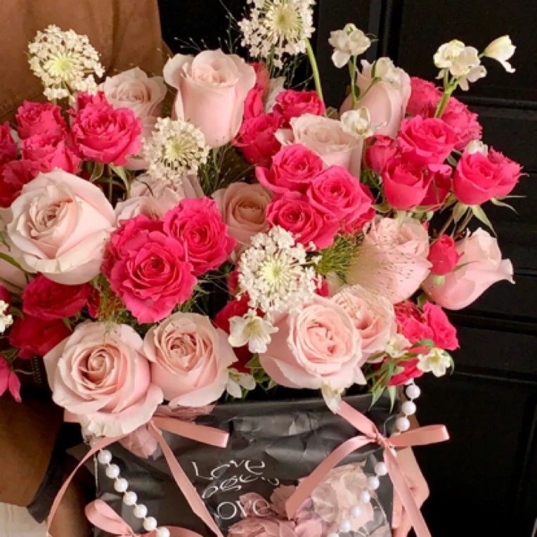 粉色系鲜花抱抱袋