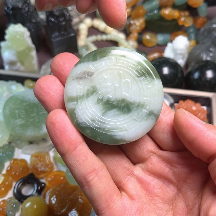 故***事蛇纹石玉未镶嵌挂件