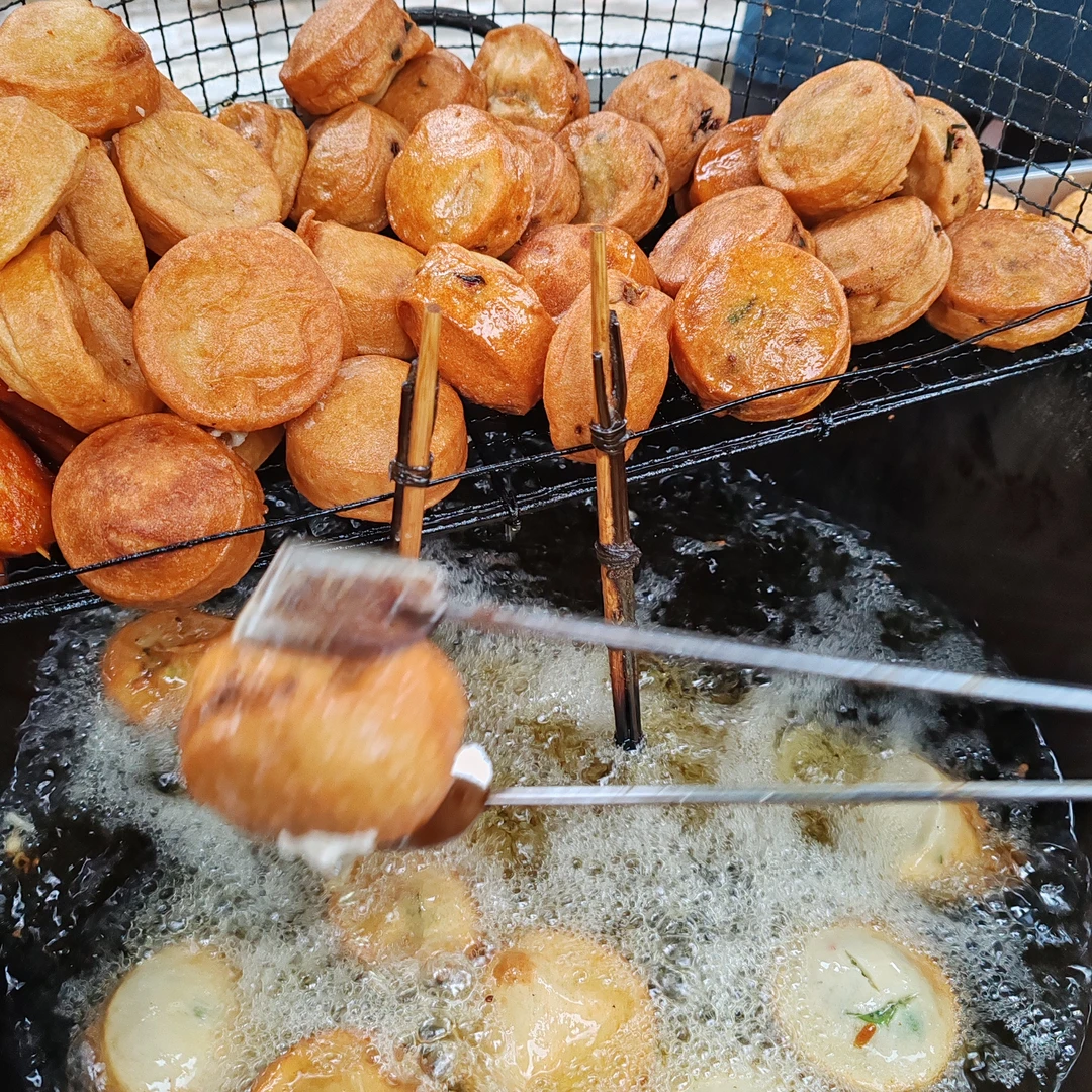 重庆酉阳湘西龙山贵州特色油粑粑土家特色街边美食