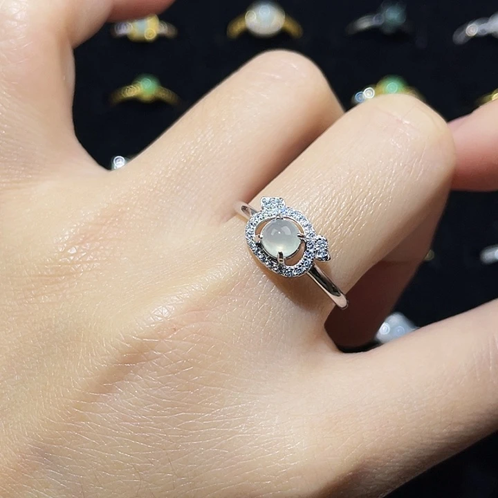 翡翠未镶嵌颈饰戒指