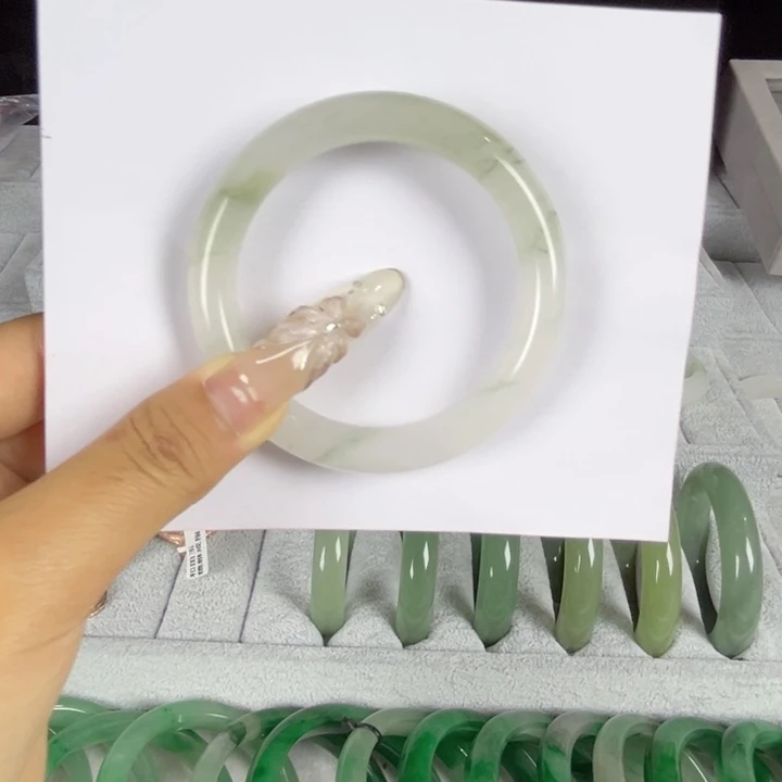 石英岩玉未镶嵌手镯