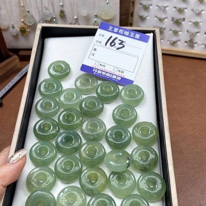 岫玉吊坠吊坠未镶嵌多样性，发一个