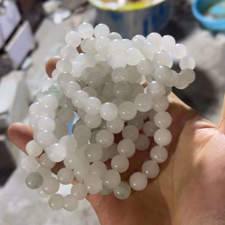 颈饰未镶嵌石英质玉