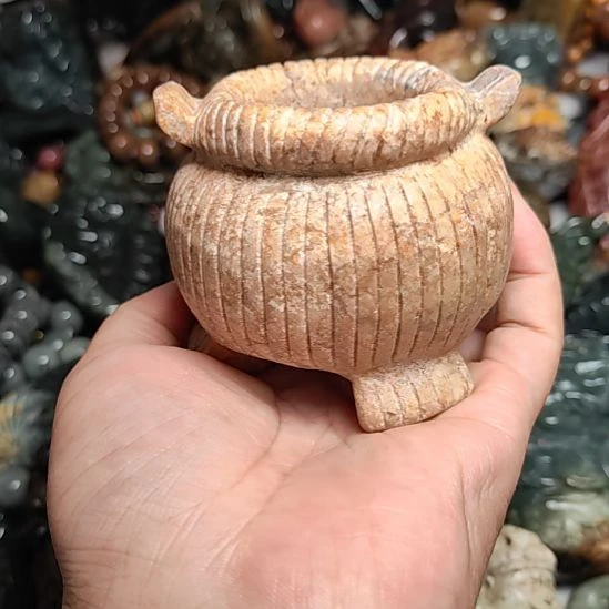 未镶嵌岫岩河磨玉（透闪石质玉）挂件