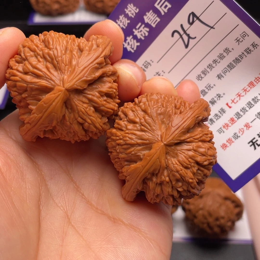 文玩核桃把件红皮白狮子45尺