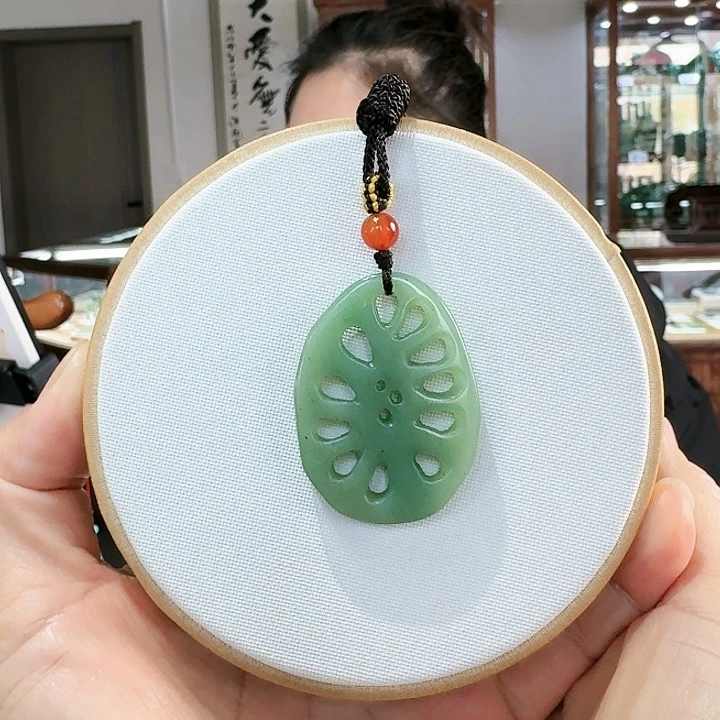 密玉（石英质玉）吊坠合金