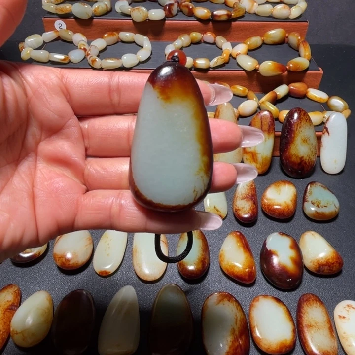 常***哥和田玉未镶嵌颈饰