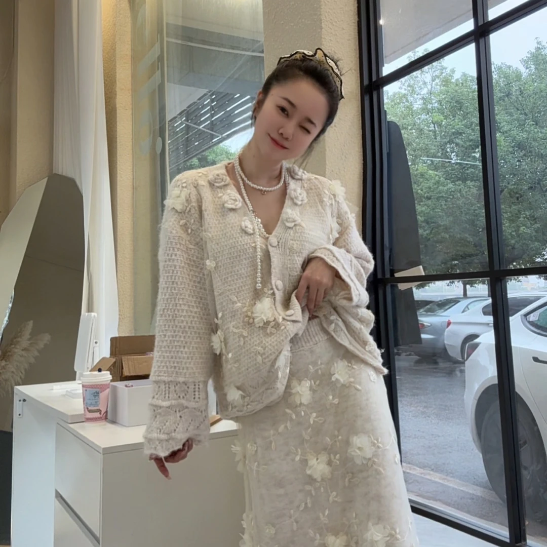 秋冬韩系法式蕾丝气质针织开衫搭配温柔宽松显瘦半裙套装