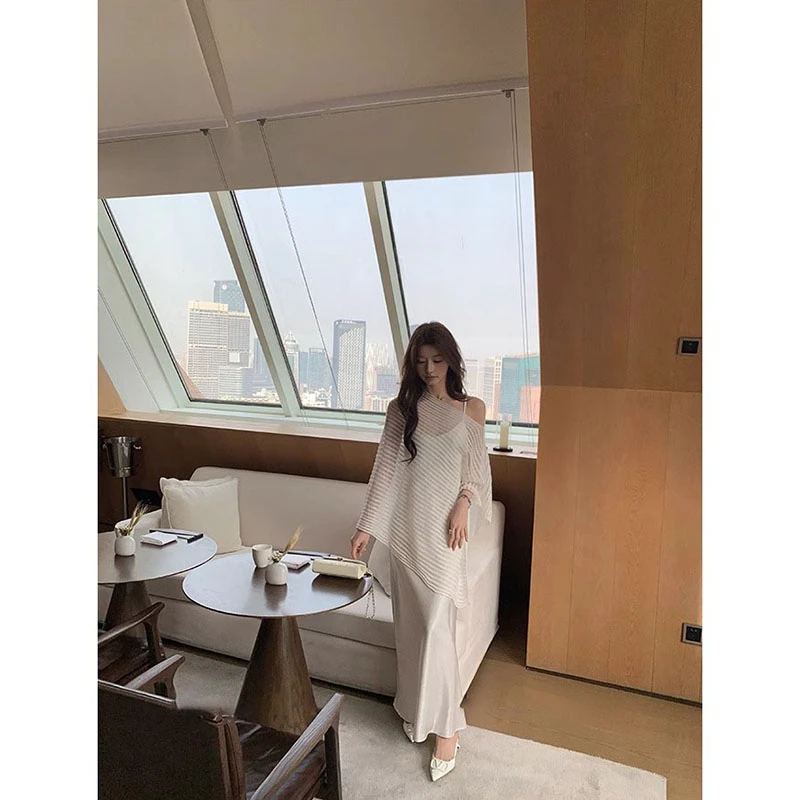 韩系女主休闲百搭时尚设计感针织披肩镂空罩衫外搭V领吊连衣裙女