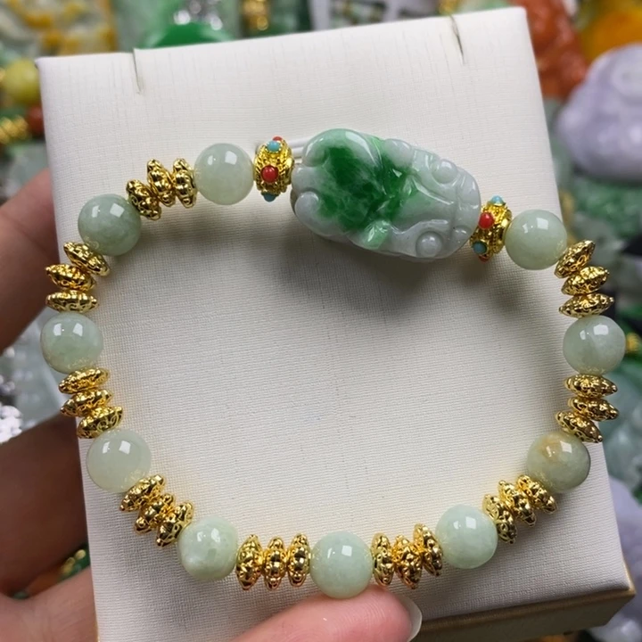 翡翠未镶嵌吊坠(赠链)