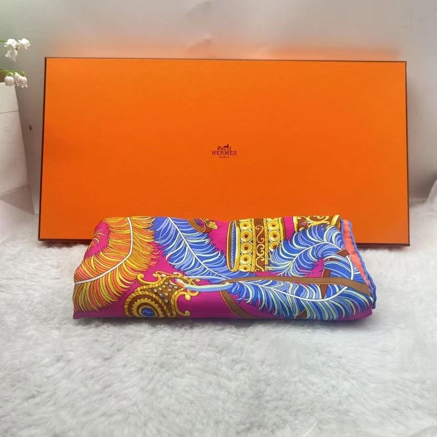 95新 Hermes/爱马仕  丝巾 1210 2069