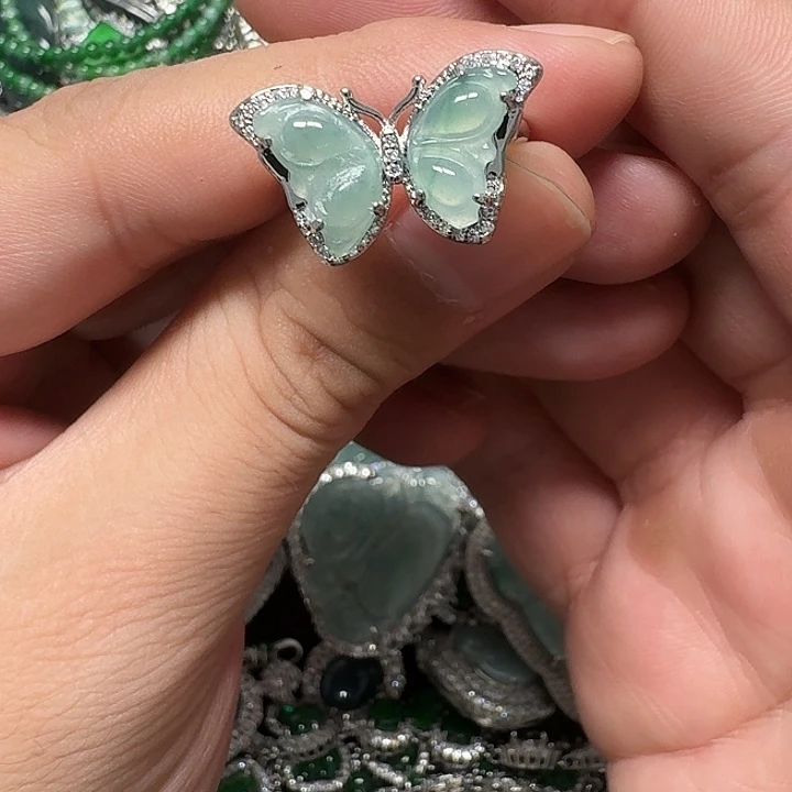 翡翠未镶嵌颈饰天然A货翡翠放漏