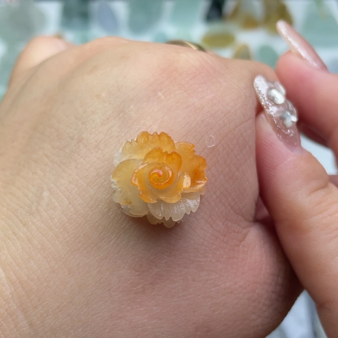 定制翡翠未镶嵌牡丹花