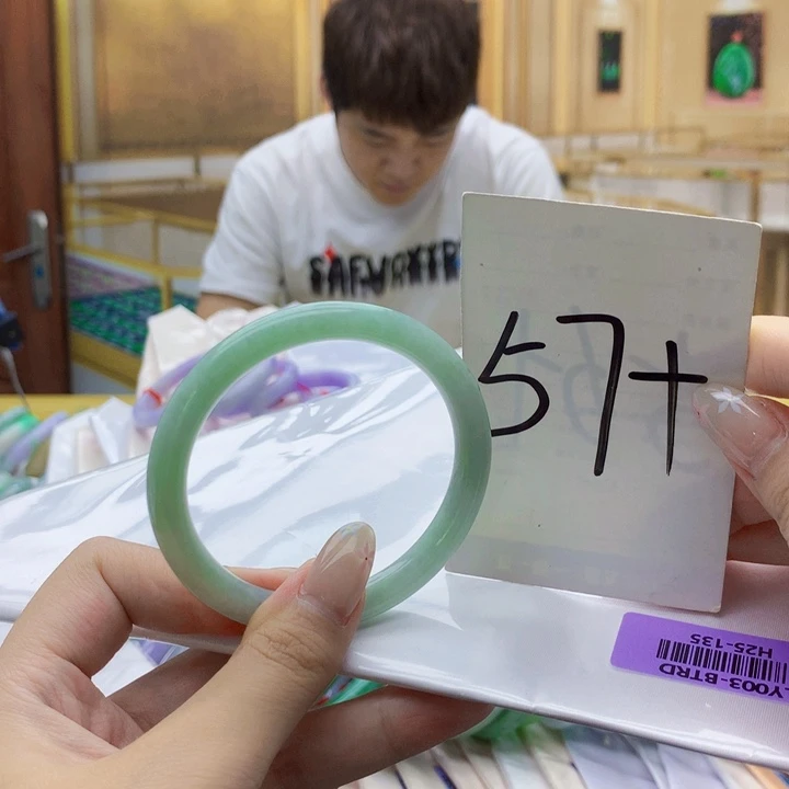 翡翠未镶嵌手镯000……