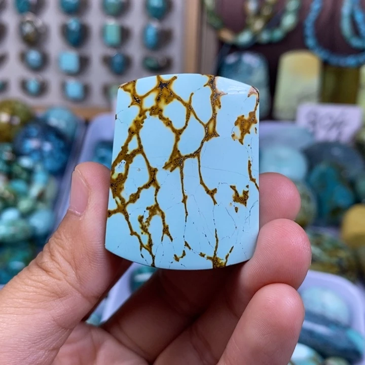 绿松石未镶嵌颈饰