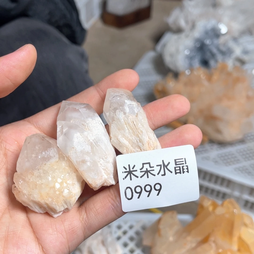 咕***熊水晶未镶嵌珠宝半成品水晶