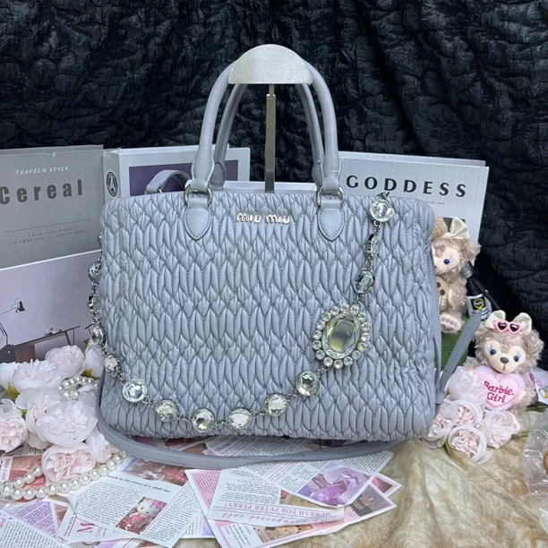 95新 MIU MIU/缪缪 缪缪灰色褶皱宝石链条手提斜挎包