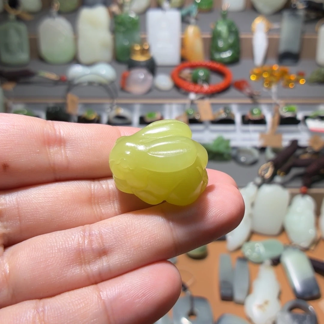颈饰未镶嵌和田玉（糖玉）