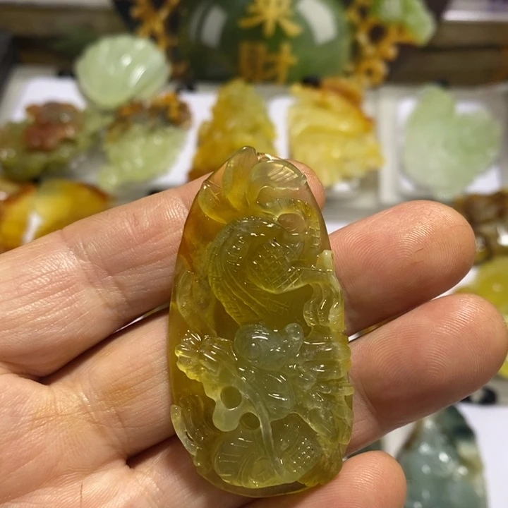 蛇纹石玉未镶嵌颈饰