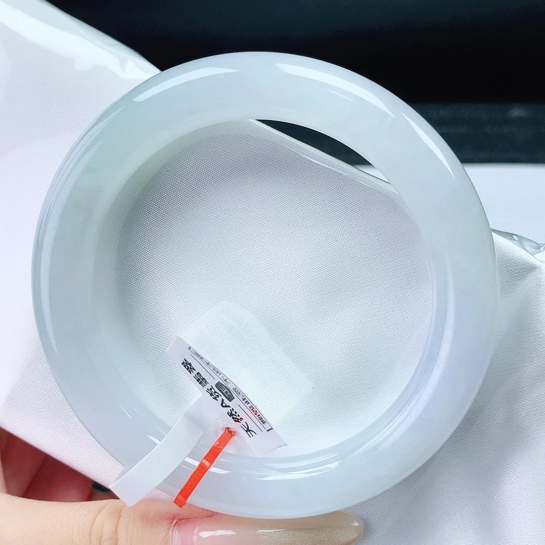 翡翠手镯未镶嵌59圈