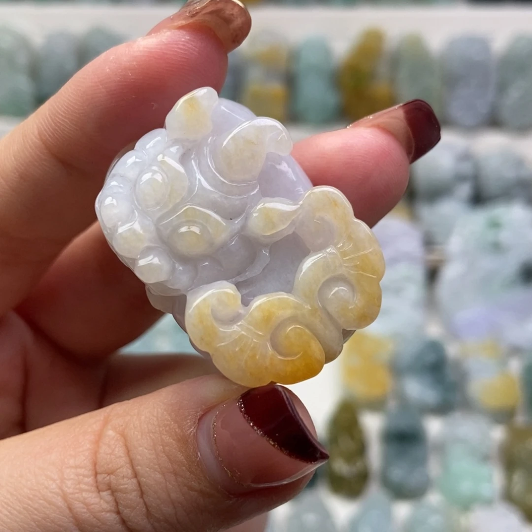 翡翠吊坠(赠链)未镶嵌