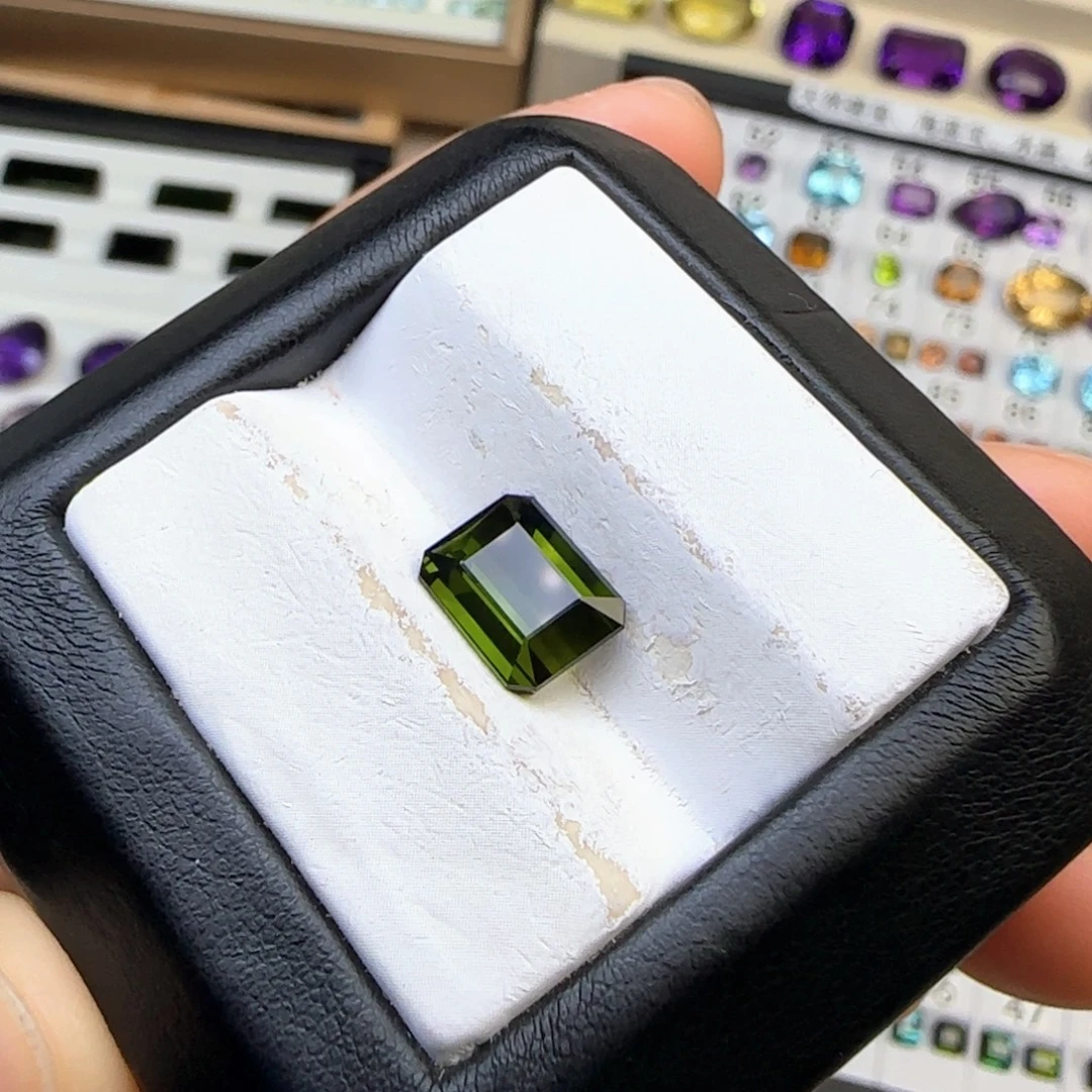 碧玺未镶嵌珠宝半成品天然2.58克拉