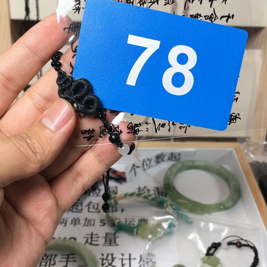 蛇纹石玉颈饰合金