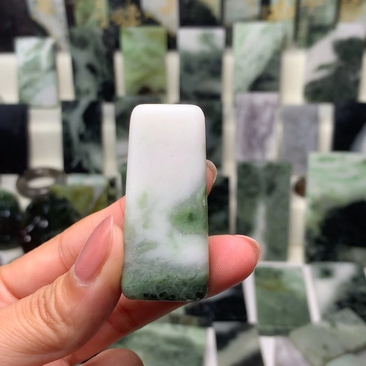 独山玉颈饰未镶嵌