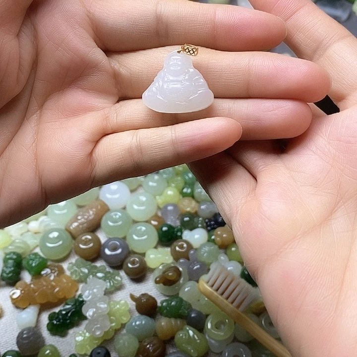 未镶嵌和田玉挂件佛