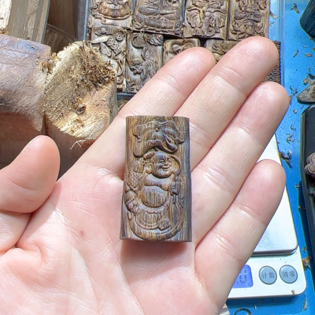 沉香吊坠白棋弥勒5.7克