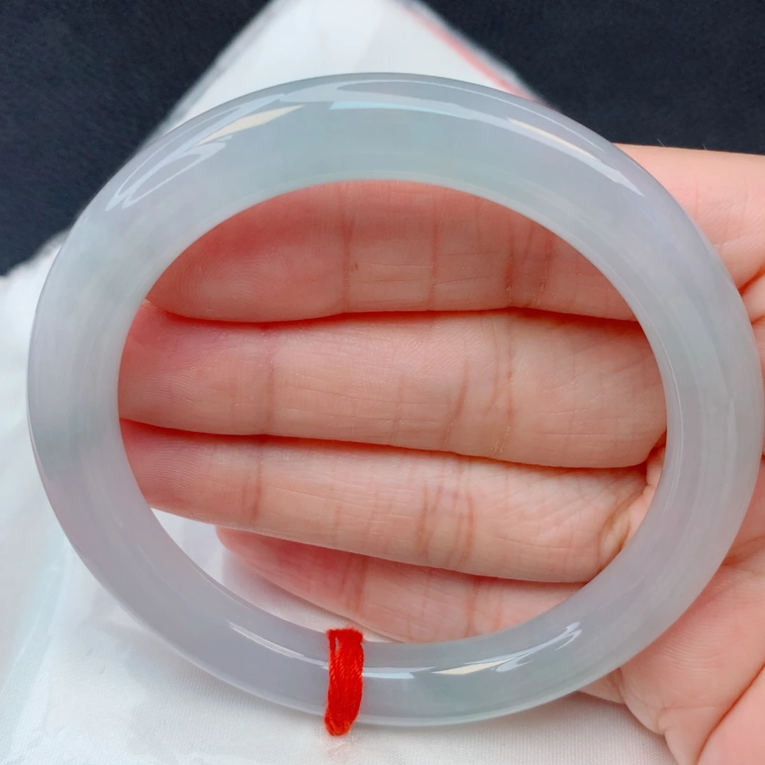 翡翠未镶嵌手镯57圆条 糯冰飘绿底冰胶润